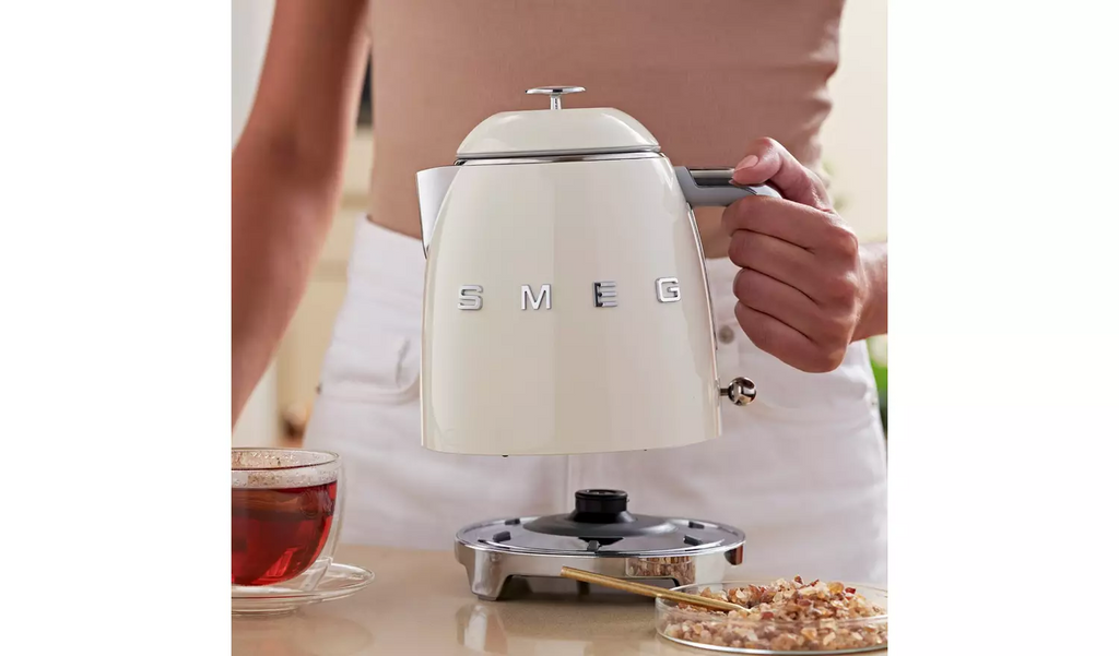 Smeg KLF05CRUK 50's Style Retro Mini Kettle - Cream