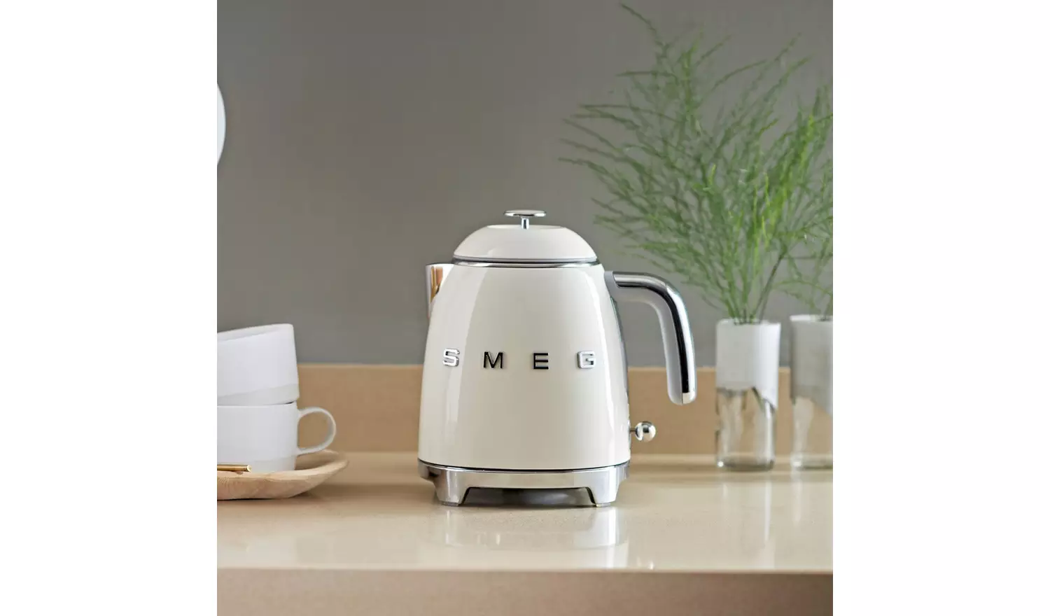 Smeg KLF05CRUK 50's Style Retro Mini Kettle - Cream