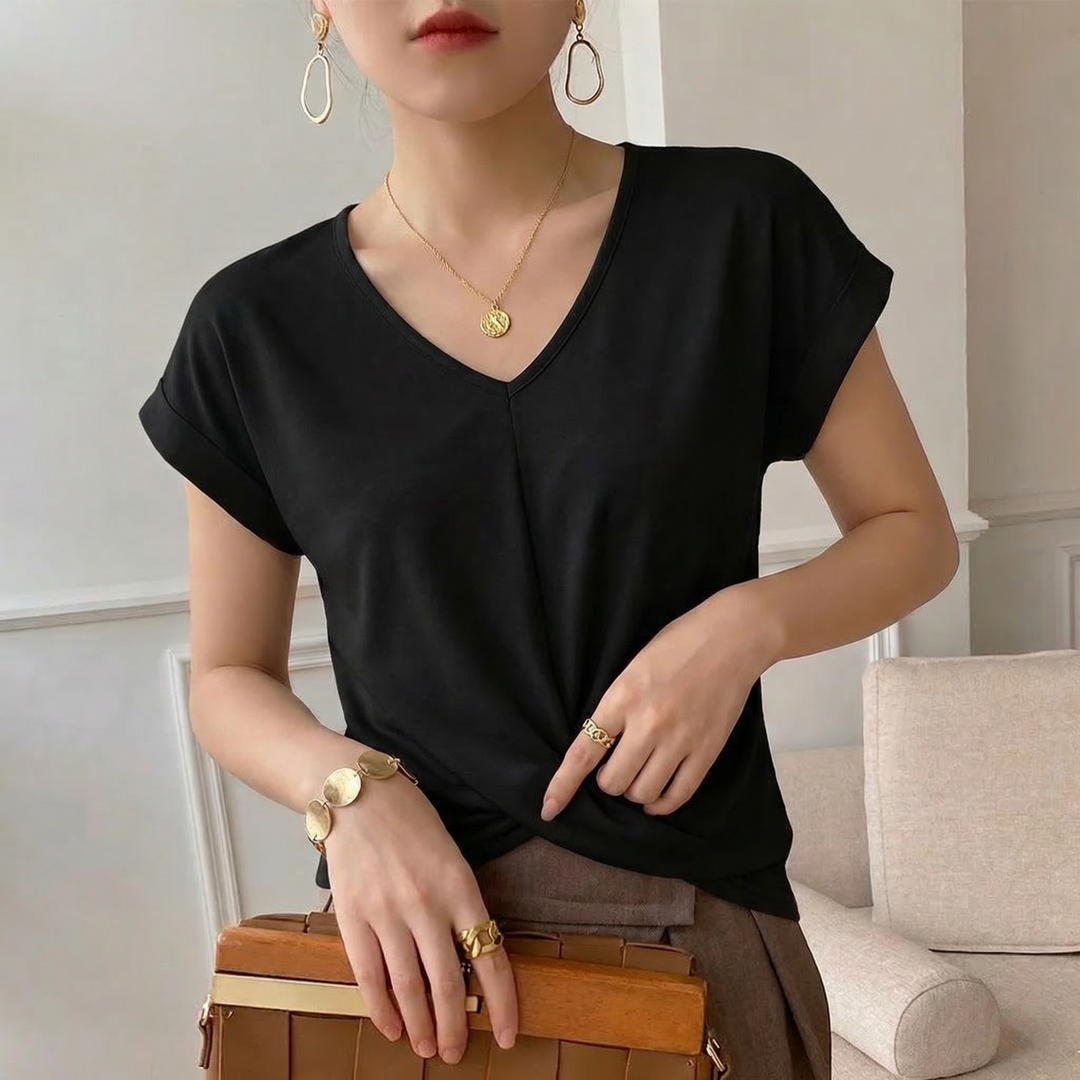 Women's Clara Heart Neckline Tee in Pink | Invictora.com