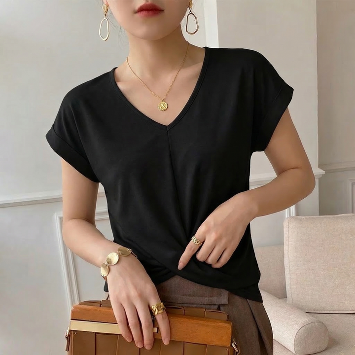 Women's Clara Heart Neckline Tee in Pink | Invictora.com