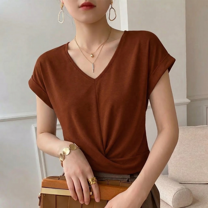 Women's Clara Heart Neckline Tee in Pink | Invictora.com