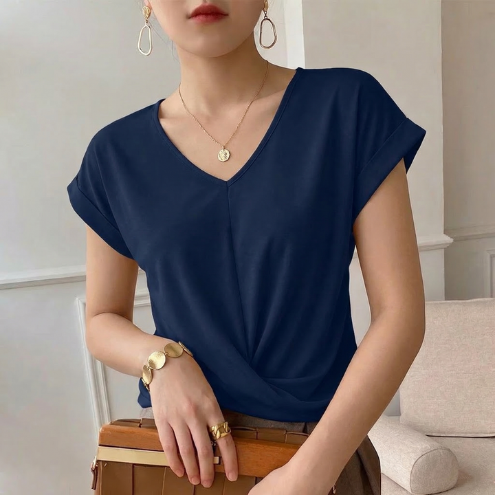 Women's Clara Heart Neckline Tee in Pink | Invictora.com