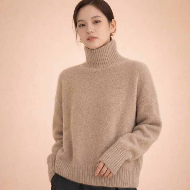 Women's Novella Cashmere Turtleneck in Cream | Invictora.com