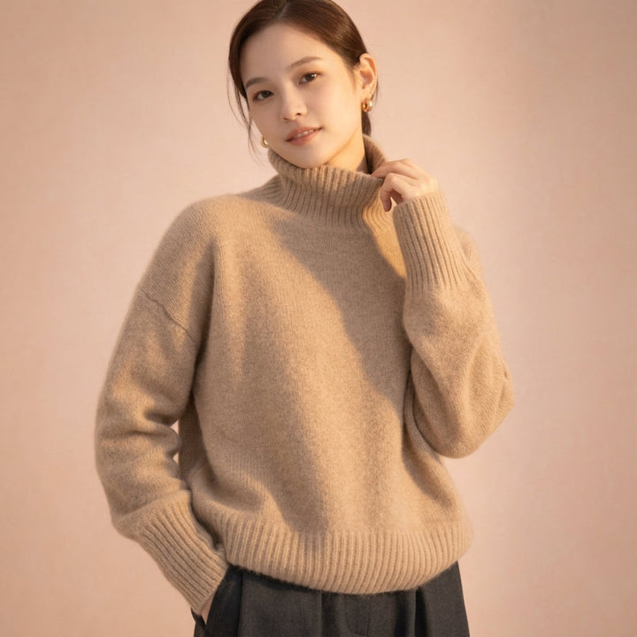 Women's Novella Cashmere Turtleneck in Cream | Invictora.com