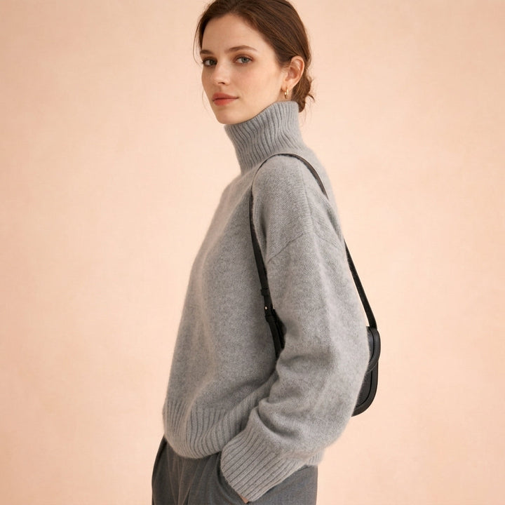 Women's Novella Cashmere Turtleneck in Cream | Invictora.com