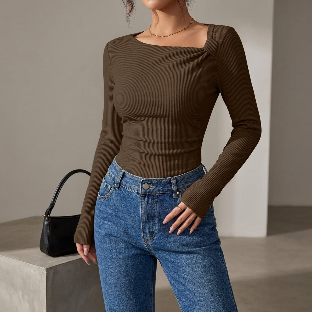 Women's Aveline Pleated Top in Cream | Invictora.com