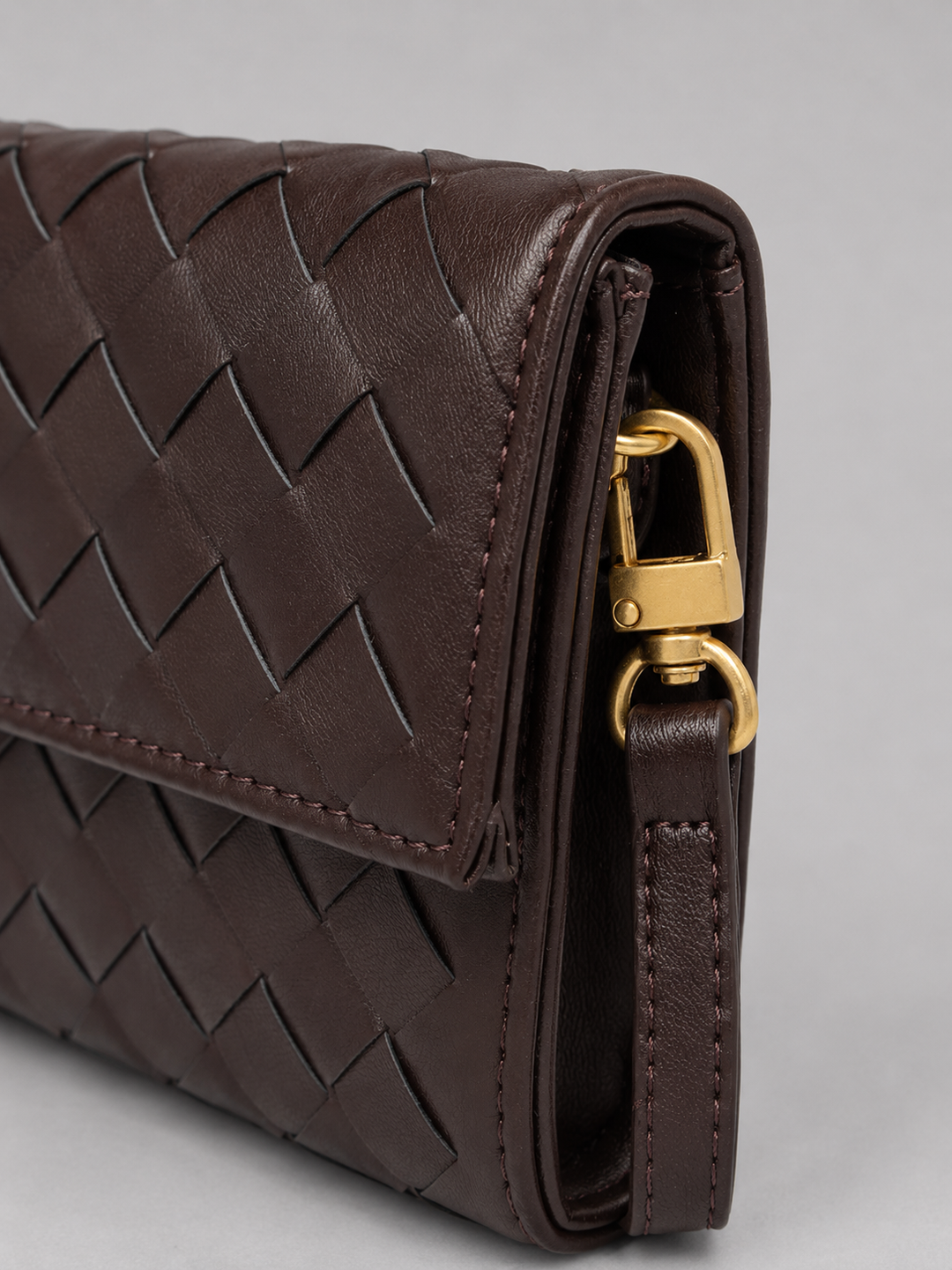 Women's Woven Leather Look Clutch Bag – Timeless Elegant Design in Cream | Invictora.com