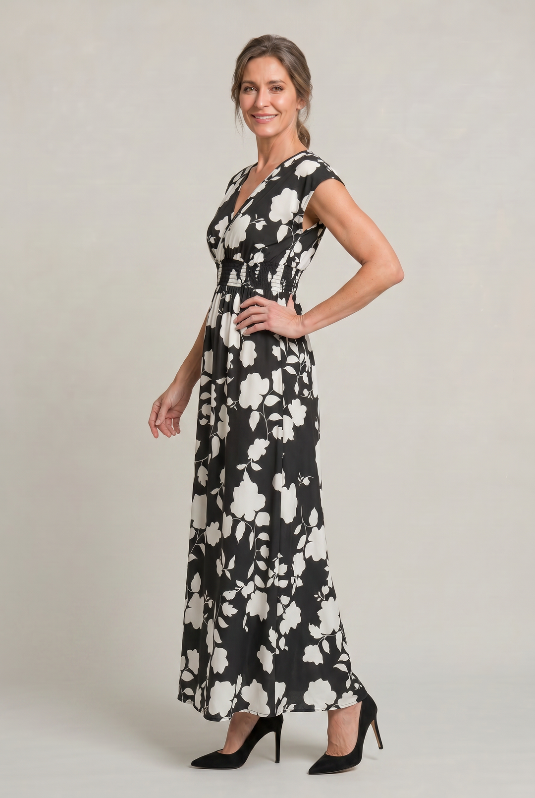 Women's V-Neck Floral Print Summer Maxi Dress in Black | Invictora.com