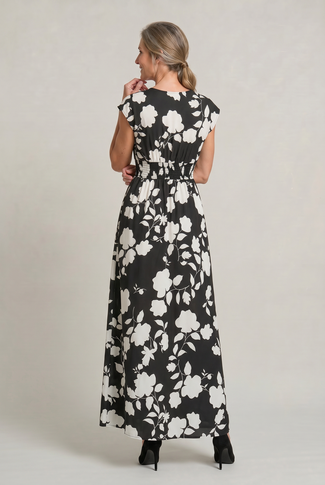 Women's V-Neck Floral Print Summer Maxi Dress in Black | Invictora.com