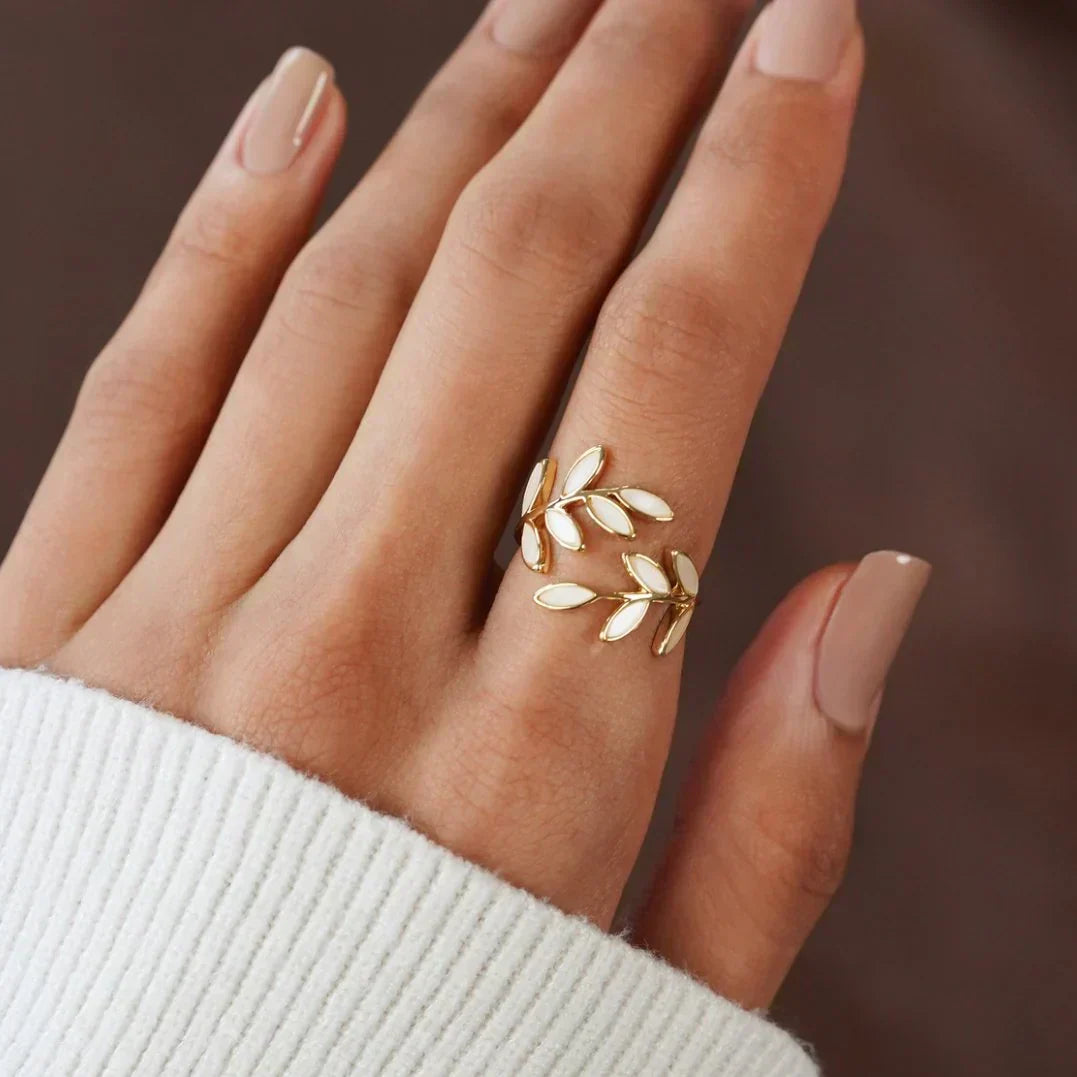 Women's Laurel Leaf Ring | Invictora.com