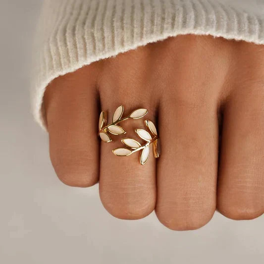 Women's Laurel Leaf Ring | Invictora.com