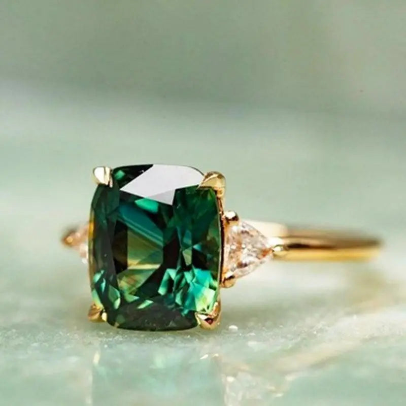 Women's Emerald Heirloom Ring | Invictora.com