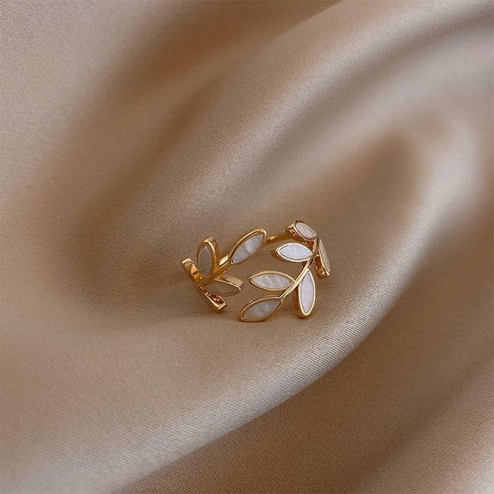 Women's Laurel Leaf Ring | Invictora.com