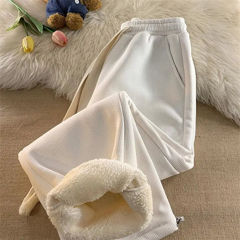 Women's Aria Fleece-Lined Lounge Pants in White | Invictora.com