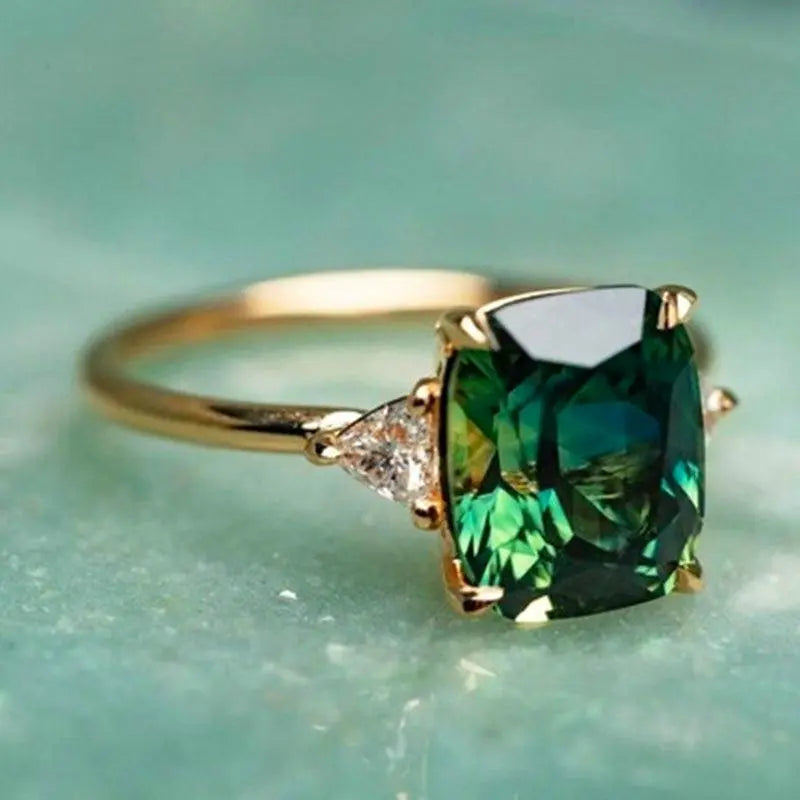Women's Emerald Heirloom Ring | Invictora.com