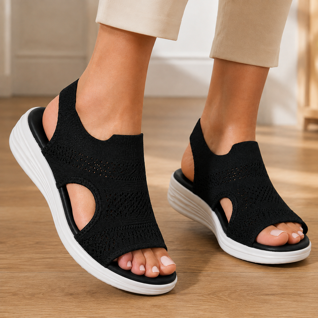 Women's Fabbri Platform Sandals in Black | Invictora.com