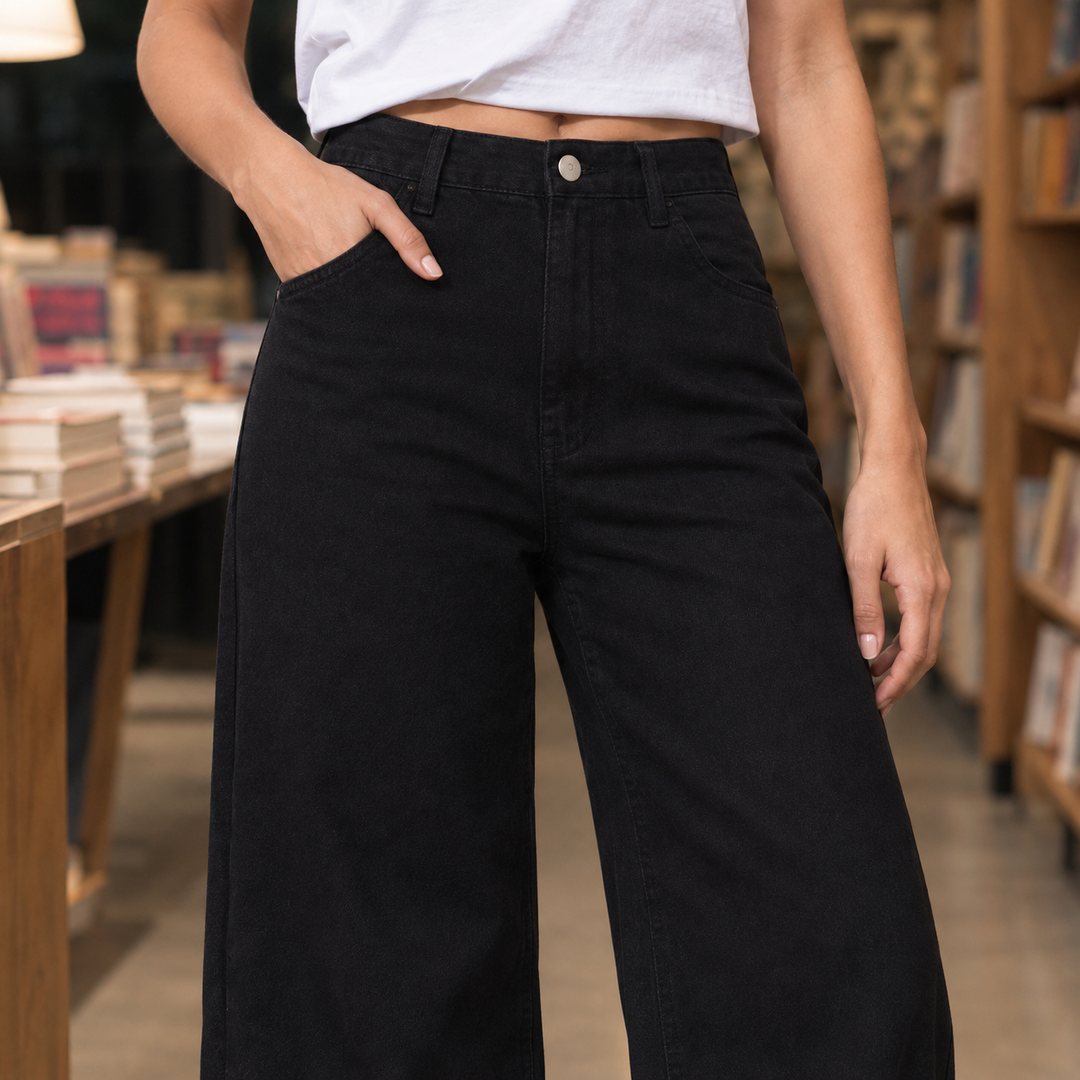 Women's Charlize Wide Leg Jeans in Black | Invictora.com