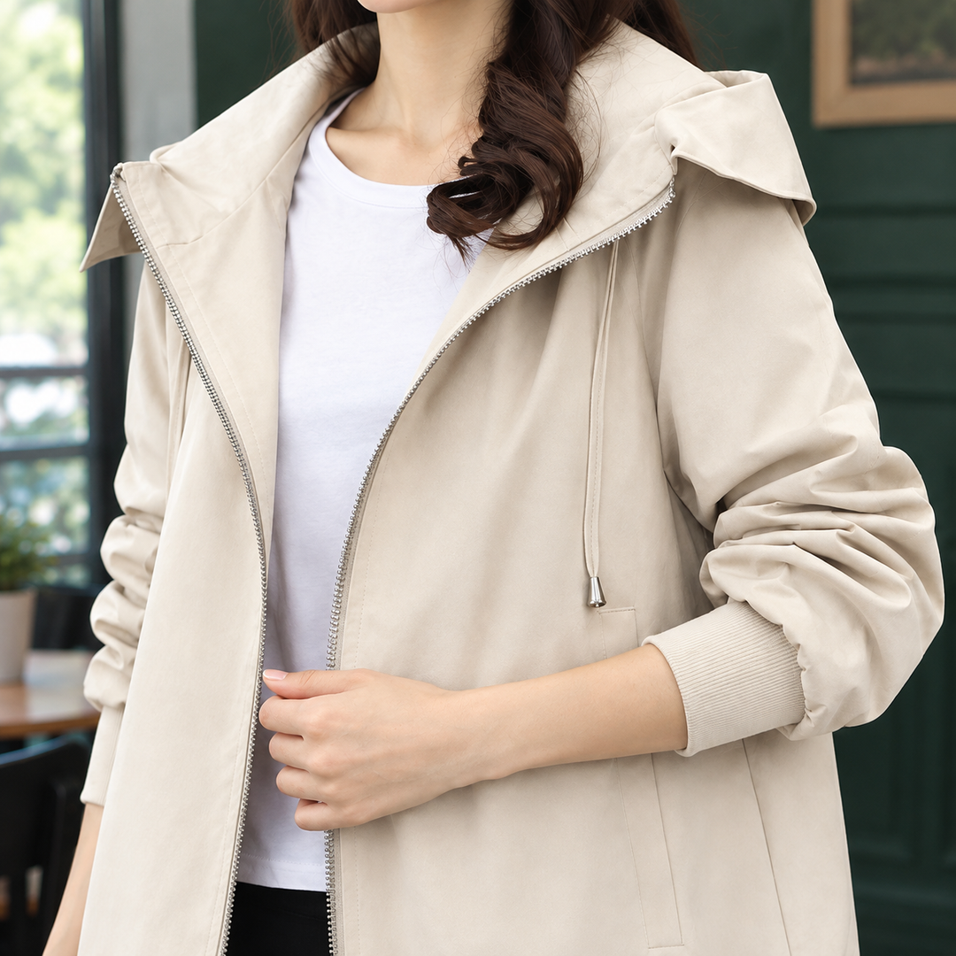 Women's Aiglon-Louise Hooded Jacket in Off White | Invictora.com