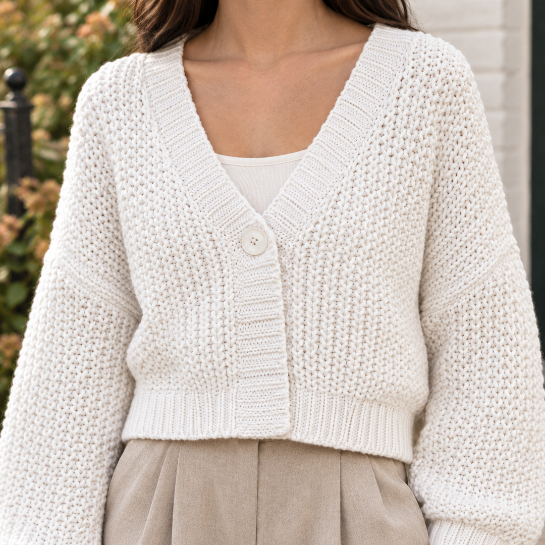 Women's Hildegarde-Mae Chunky Cardigan in White | Invictora.com