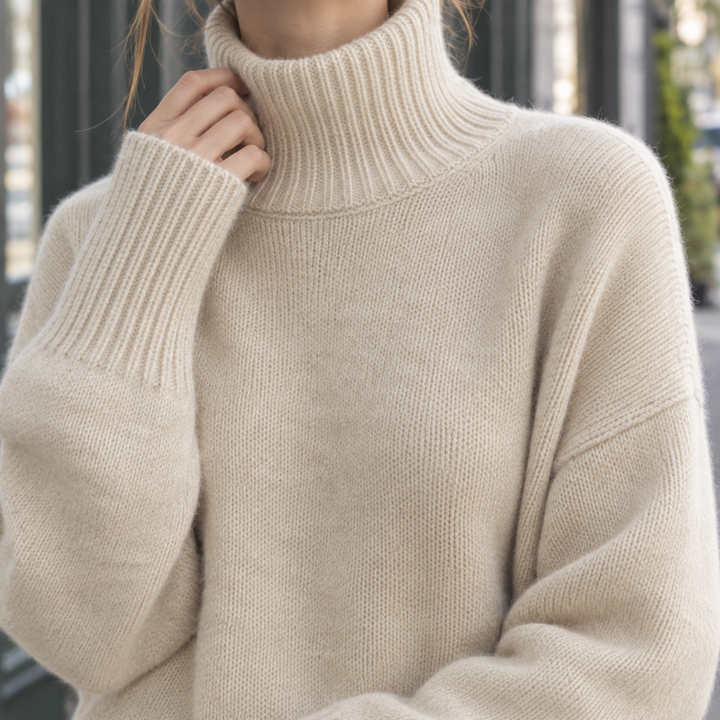 Women's Sylvaine-Eve Turtleneck Sweater in Off White | Invictora.com