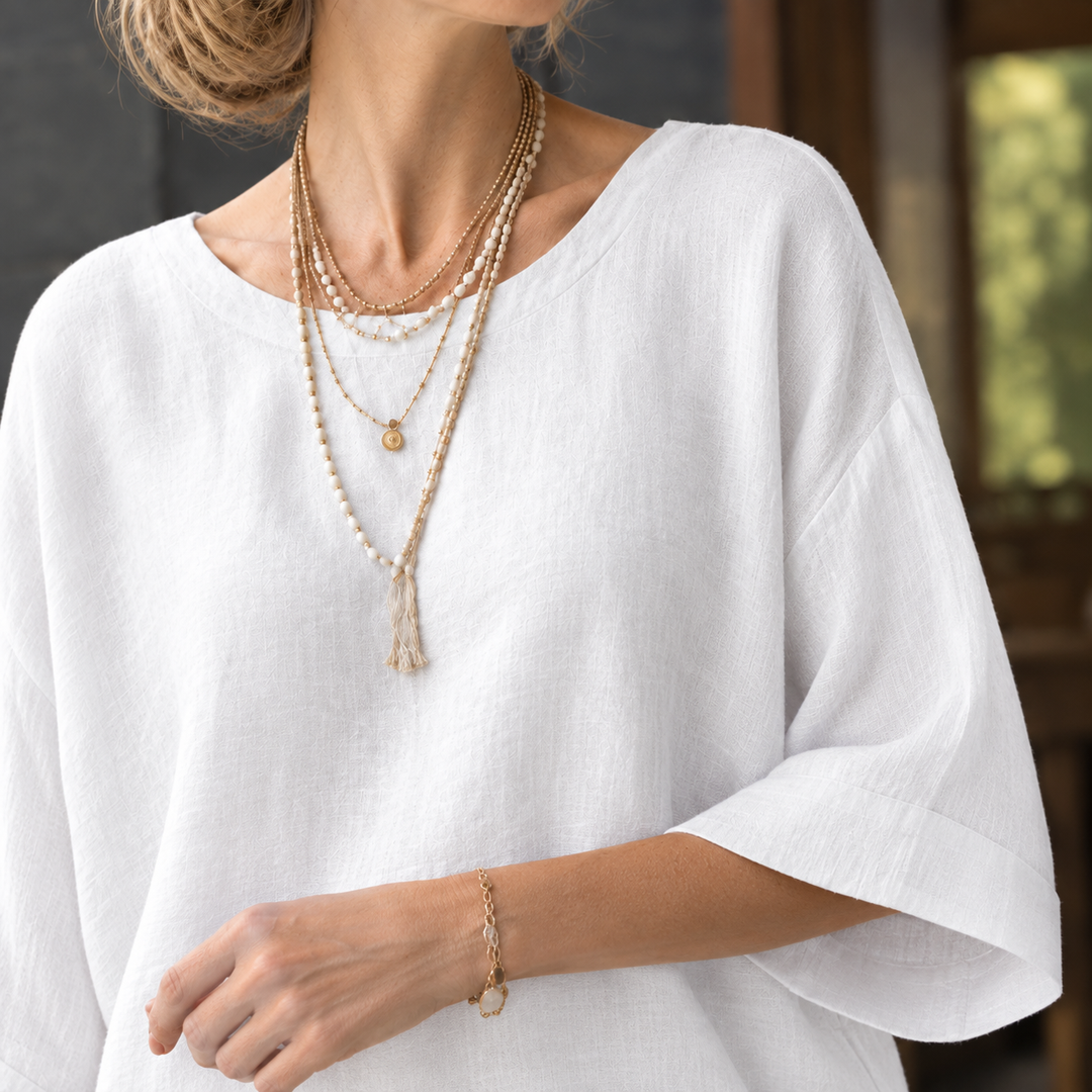 Women's Sasha Relaxed Top in White | Invictora.com