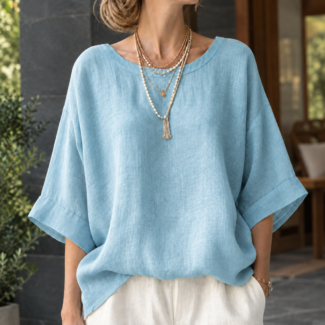 Women's Sasha Relaxed Top in White | Invictora.com