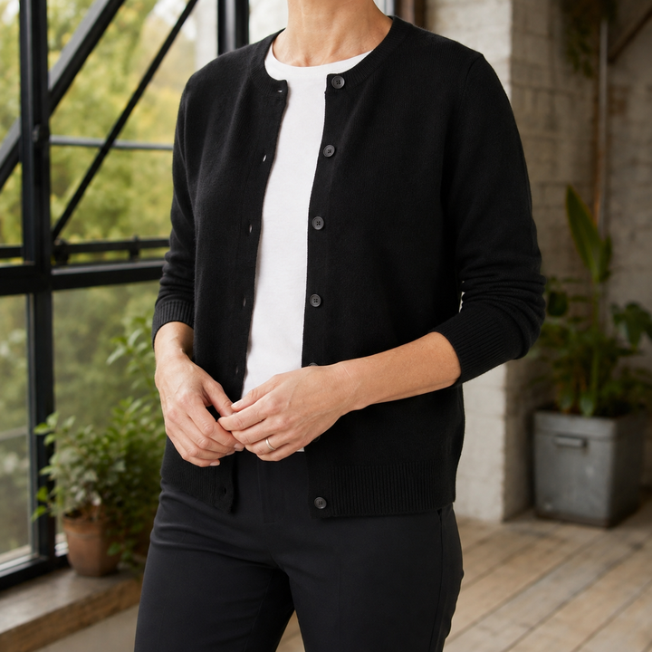 Women's Annabel-Jane Buttoned Cardigan in Green | Invictora.com