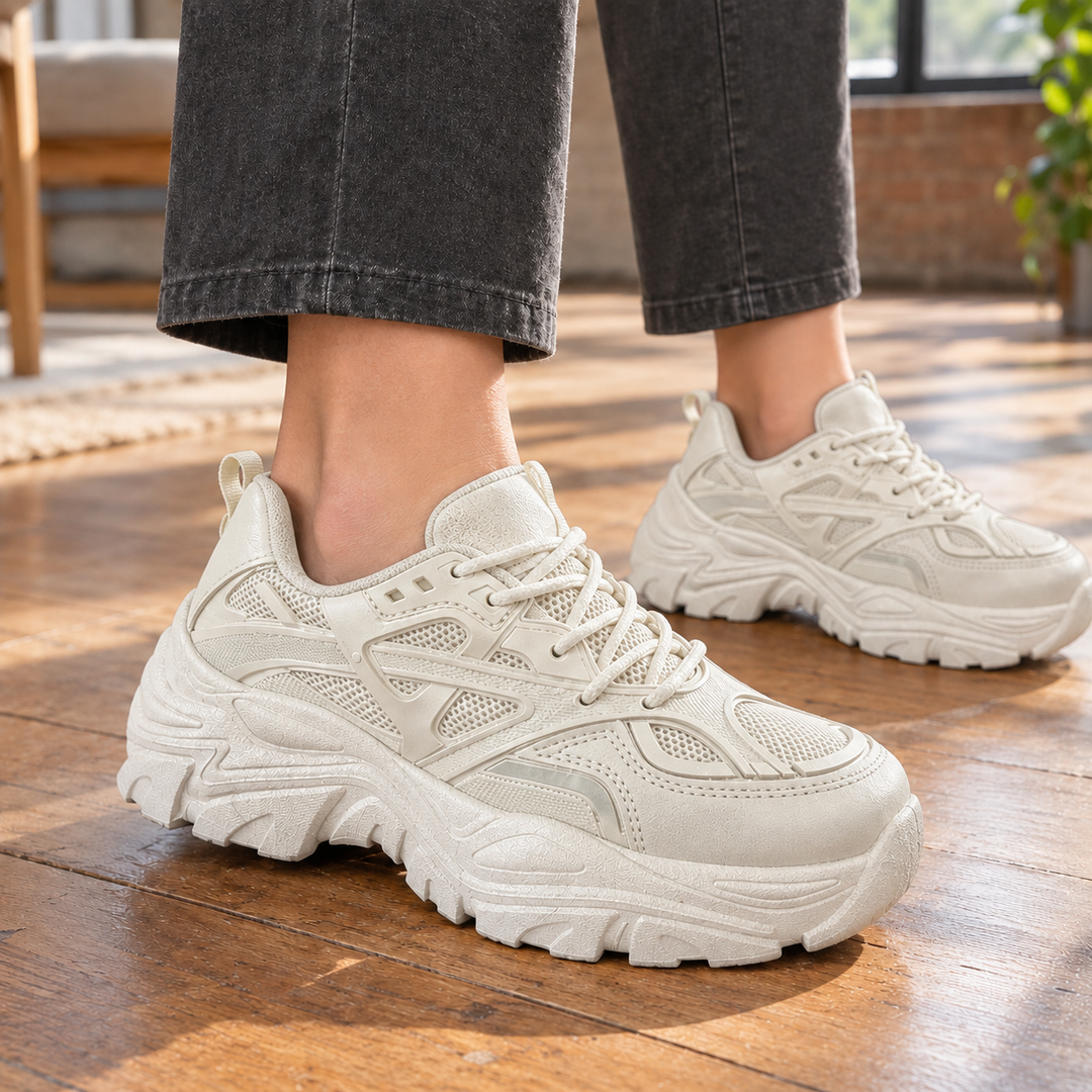 Women's Faenza-Lago Chunky Sneakers in Black | Invictora.com