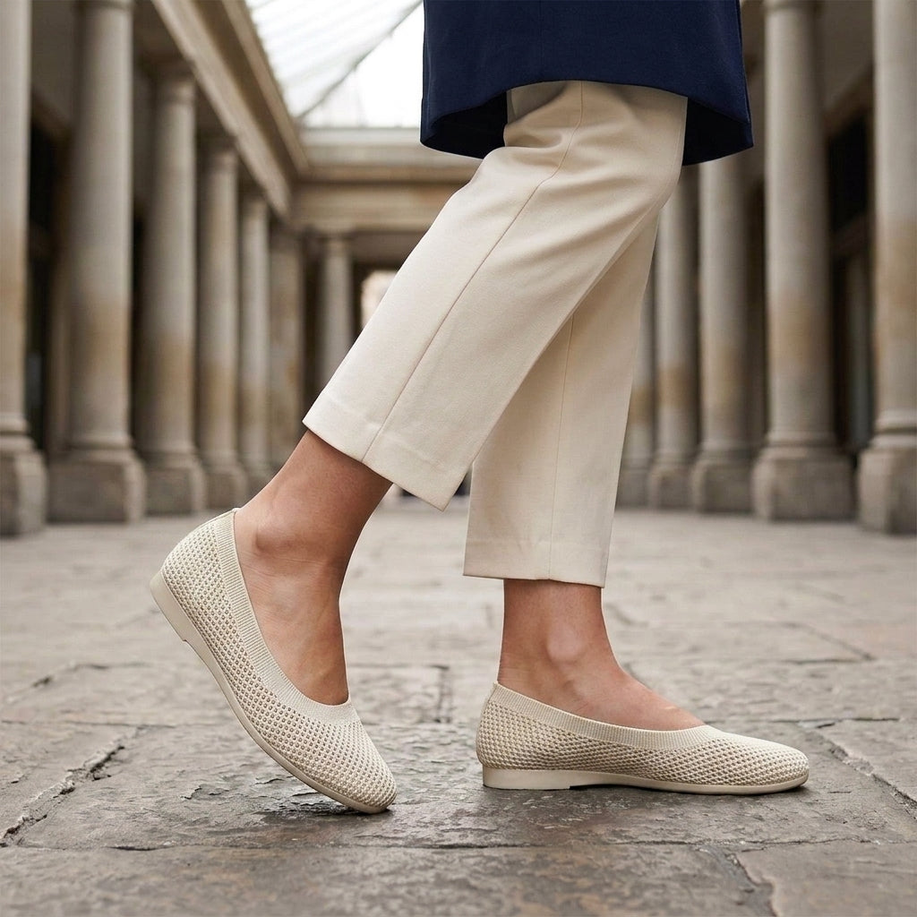 Women's Vicenza Knit Flats in Black | Invictora.com