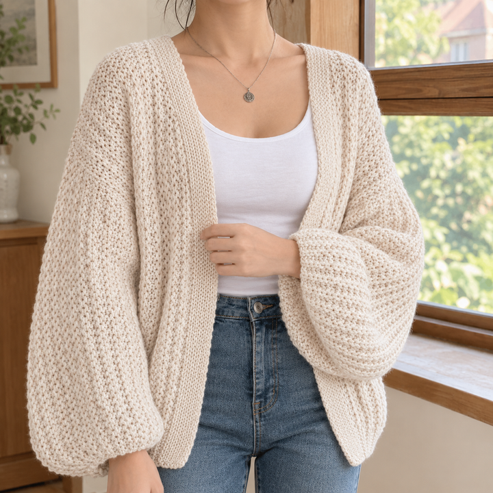 Women's Madeleine-Eve Chunky Cardigan in Gray | Invictora.com