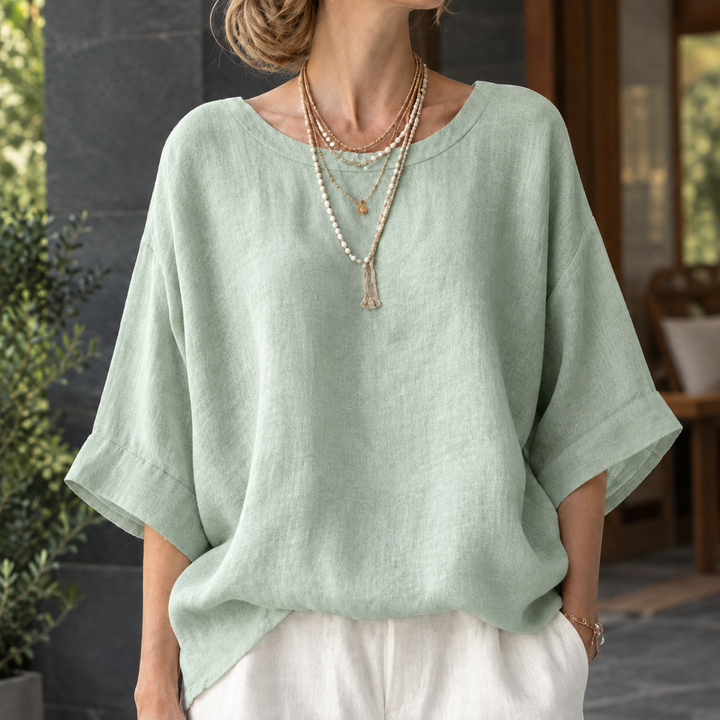 Women's Sasha Relaxed Top in White | Invictora.com