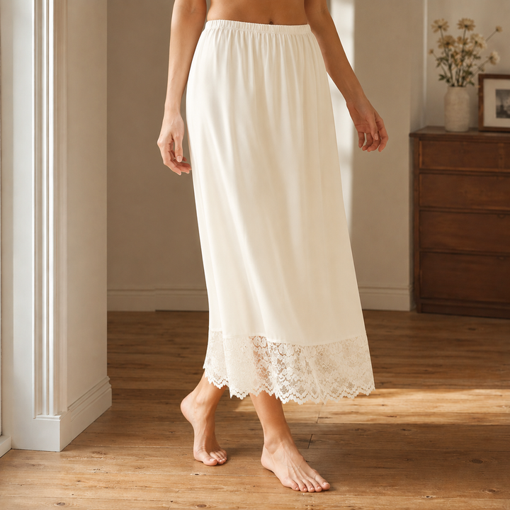 Women's Anouska Lace Skirt in White | Invictora.com