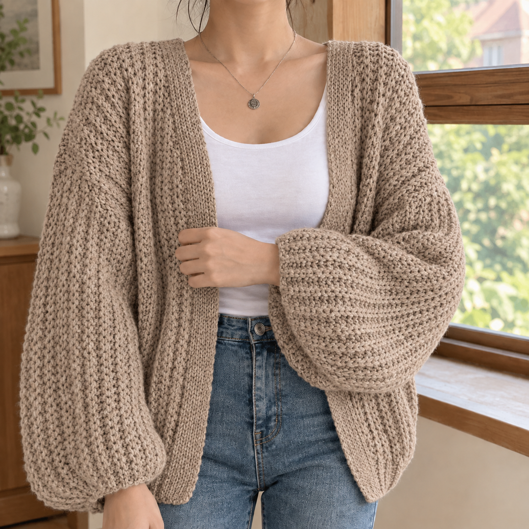 Women's Madeleine-Eve Chunky Cardigan in Gray | Invictora.com