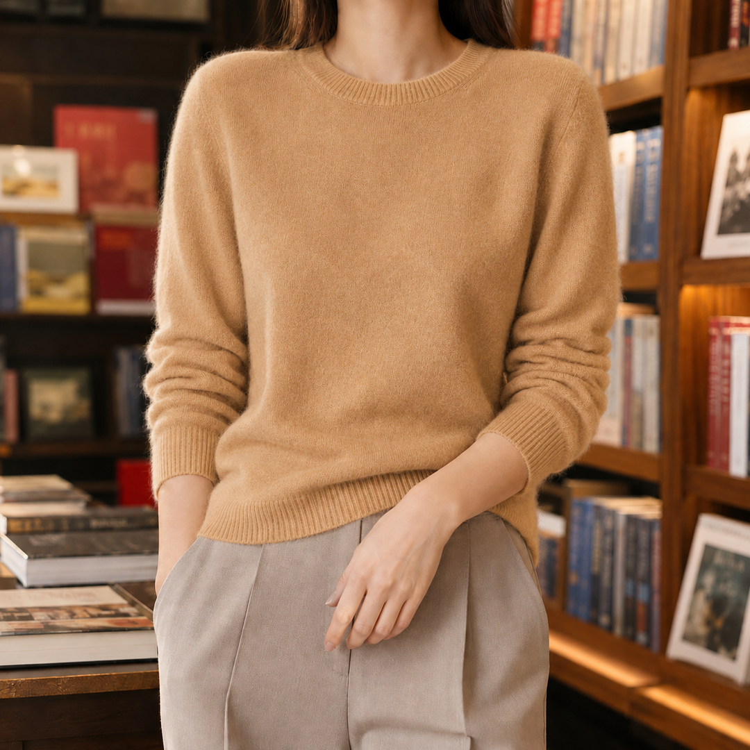 Women's Elodie Wool Sweater in Cream | Invictora.com