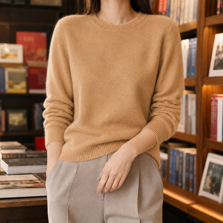 Women's Elodie Wool Sweater in Cream | Invictora.com