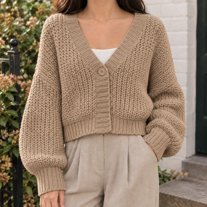 Women's Hildegarde-Mae Chunky Cardigan in White | Invictora.com