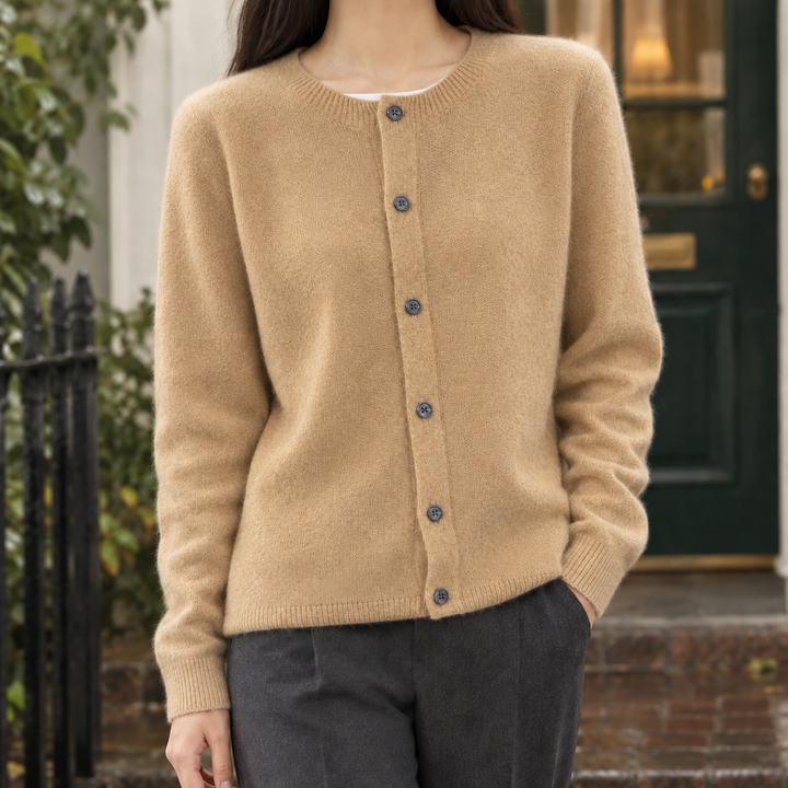 Women's Isabeau-Eve Wool Cardigan in Cream | Invictora.com
