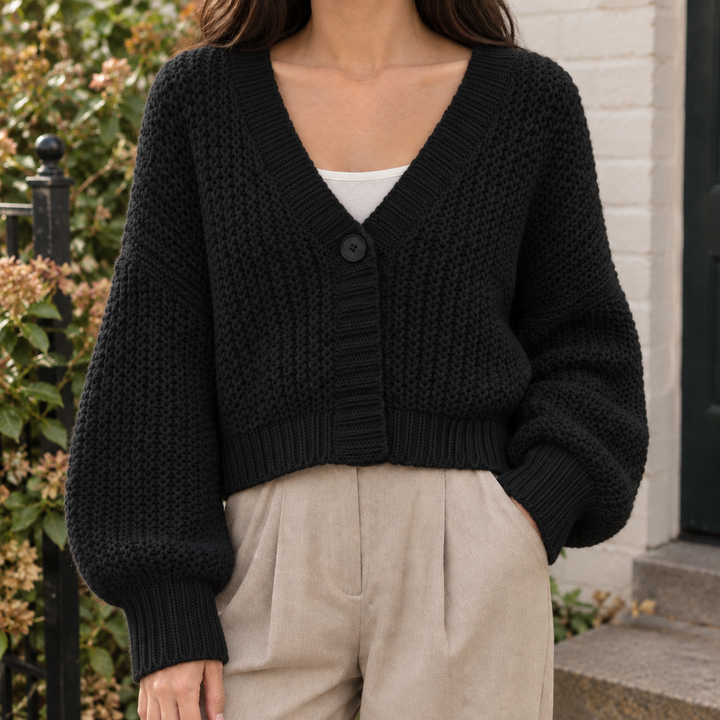 Women's Hildegarde-Mae Chunky Cardigan in White | Invictora.com