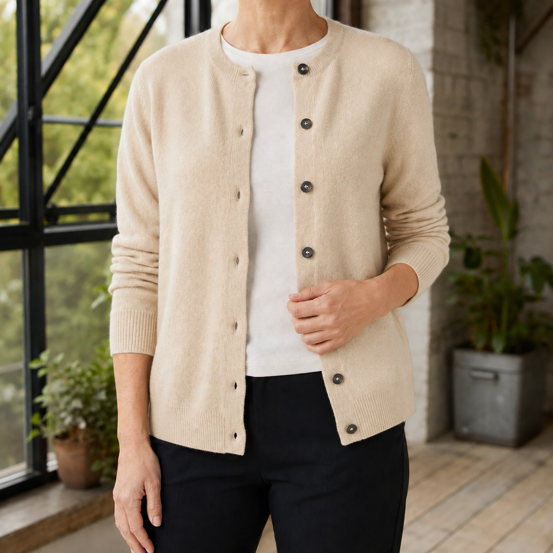 Women's Annabel-Jane Buttoned Cardigan in Green | Invictora.com