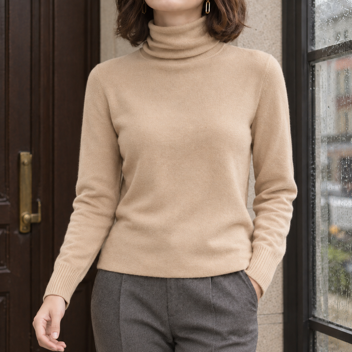 Women's Arwen-Claire Wool Turtleneck Sweater in White | Invictora.com