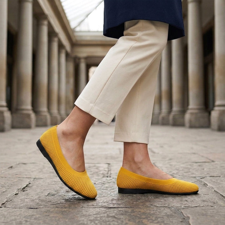 Women's Vicenza Knit Flats in Black | Invictora.com