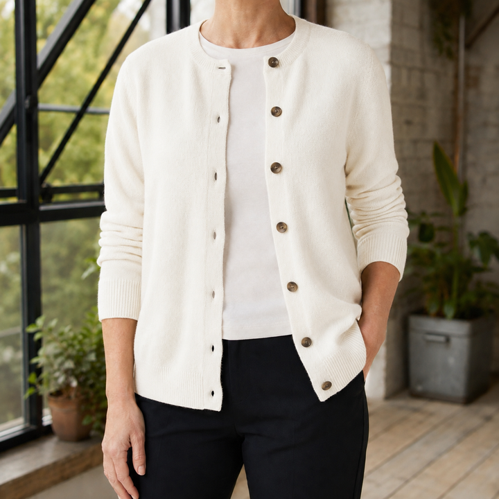 Women's Annabel-Jane Buttoned Cardigan in Green | Invictora.com