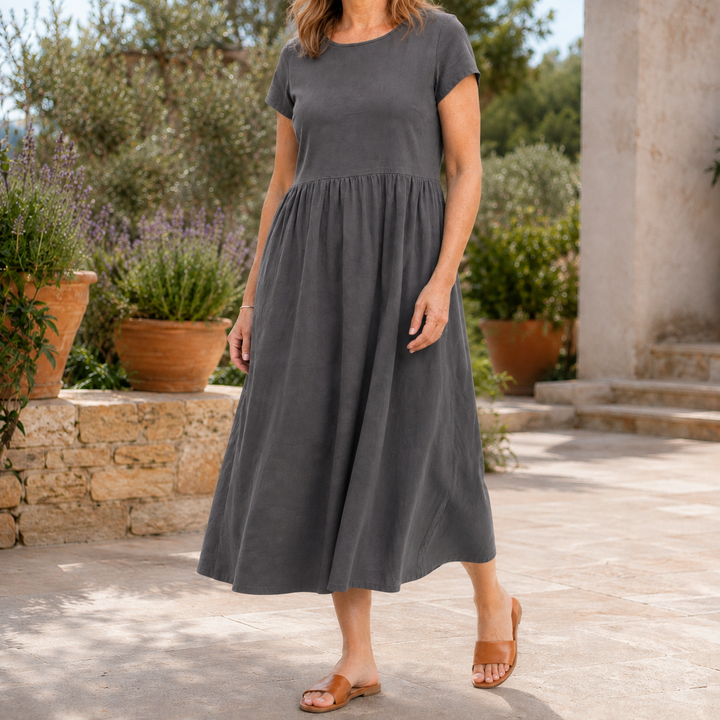 Women's Ilaria Relaxed Midi Dress in Dark Green | Invictora.com