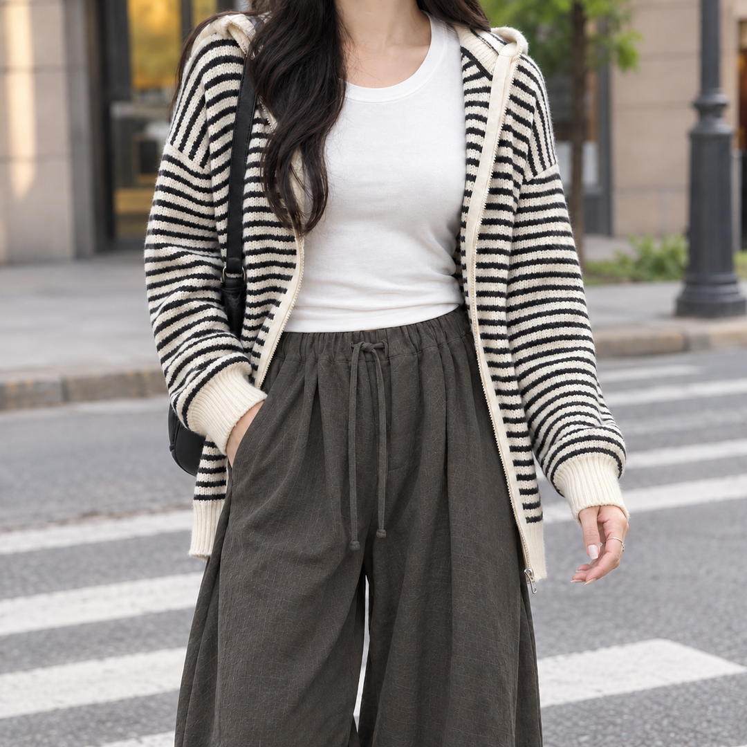 Women's Molly-Eve Relaxed Wide-Leg Cardigan in Black | Invictora.com