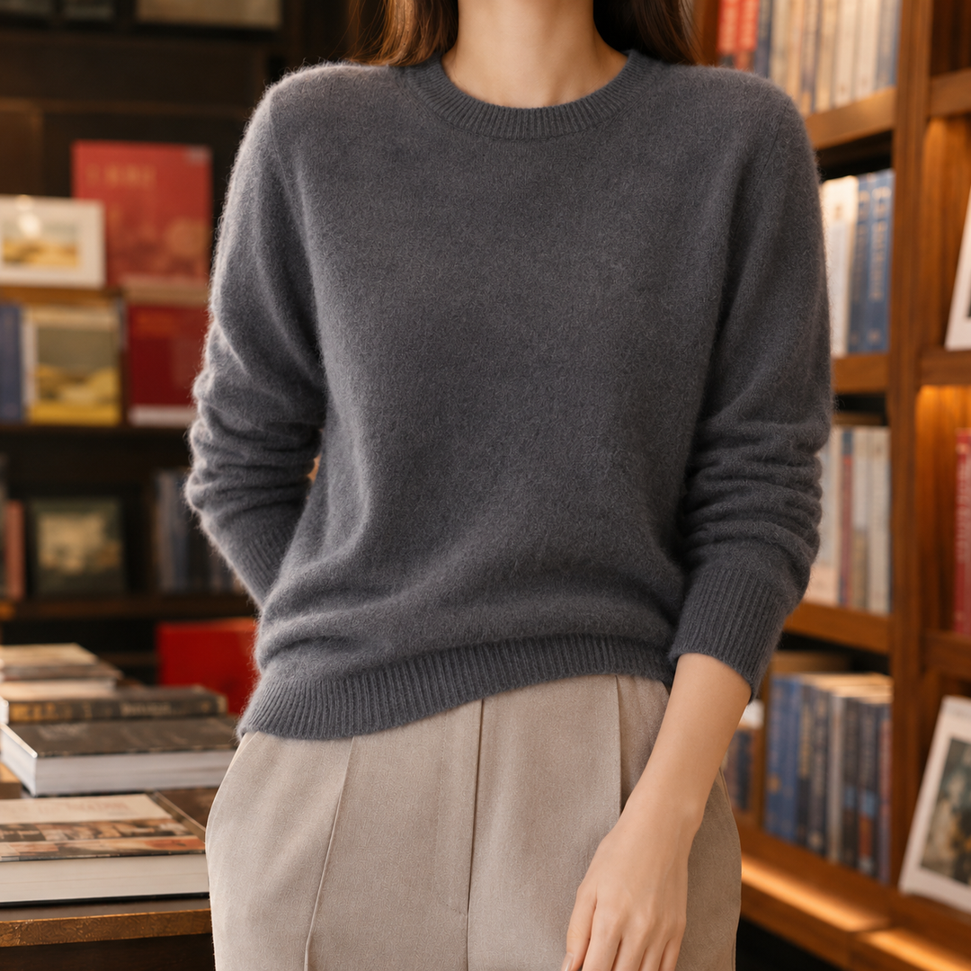 Women's Elodie Wool Sweater in Cream | Invictora.com