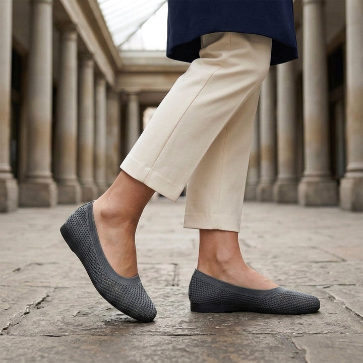 Women's Vicenza Knit Flats in Black | Invictora.com