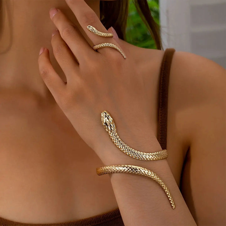Women's Virella Sculpted Serpent Set in Gold | Invictora.com