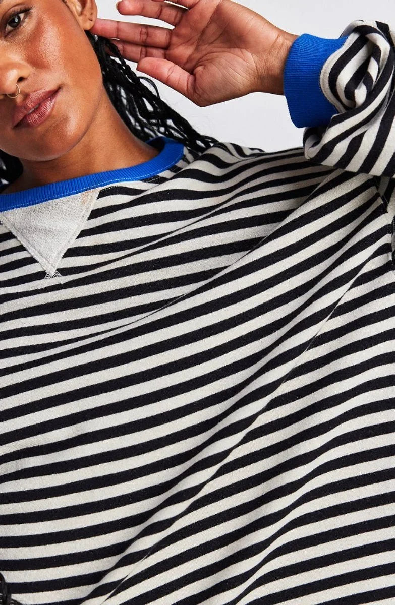 Women's Striped Oversized Pullover Sweater – Long Sleeves