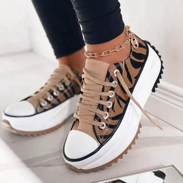 Women's Comfort Platform Sneakers in Black | Invictora.com