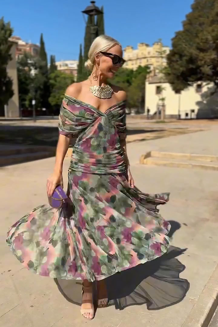 Women's Gradient Pleated Maxi Dress - Elegant Flowing Silhouette product image | Invictora.com